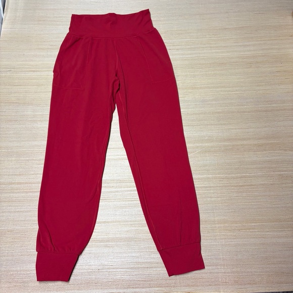 Athleta Salutation Jogger Women’s Small Buttery Soft Stretch Decadent Red - Picture 2 of 9